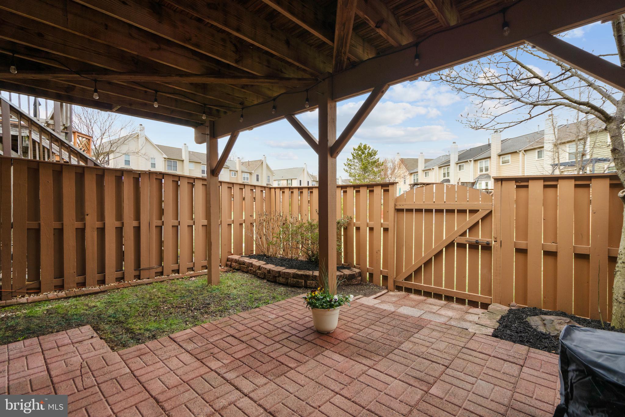 ASHBURN FARM - Residential