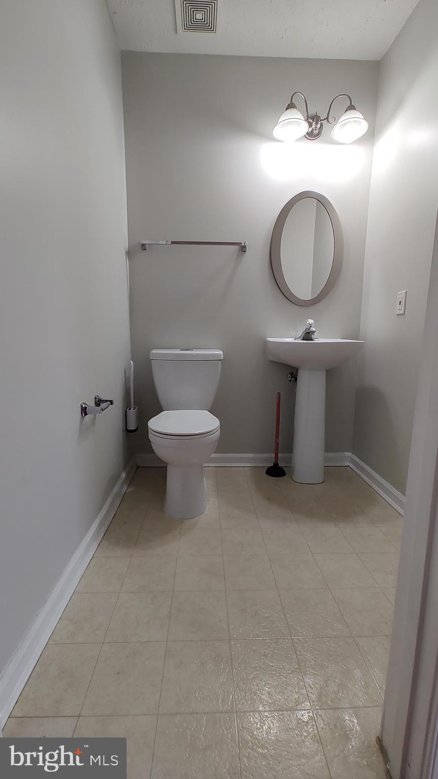 EATON SQUARE - Residential Lease