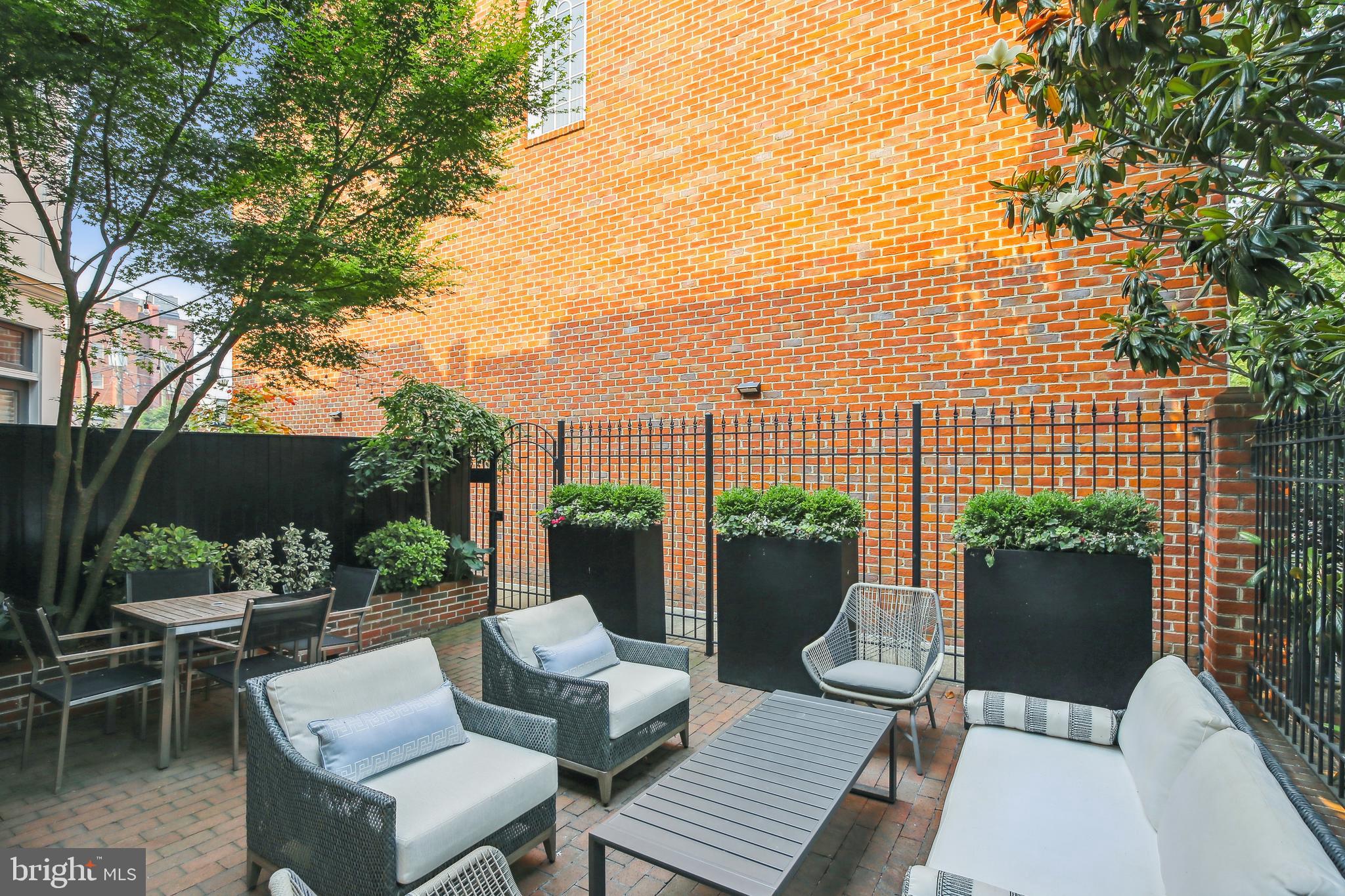 CHURCH SQUARE - Residential