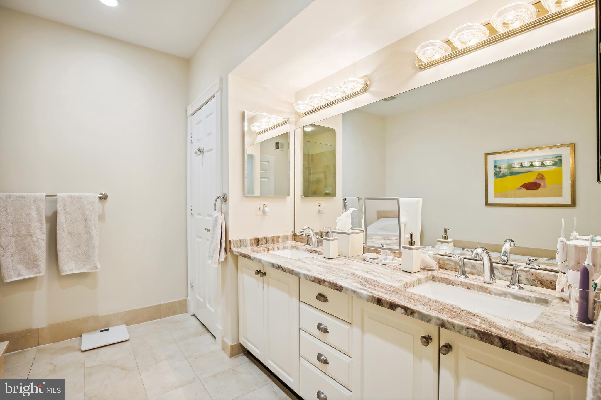 CHURCH SQUARE - Residential