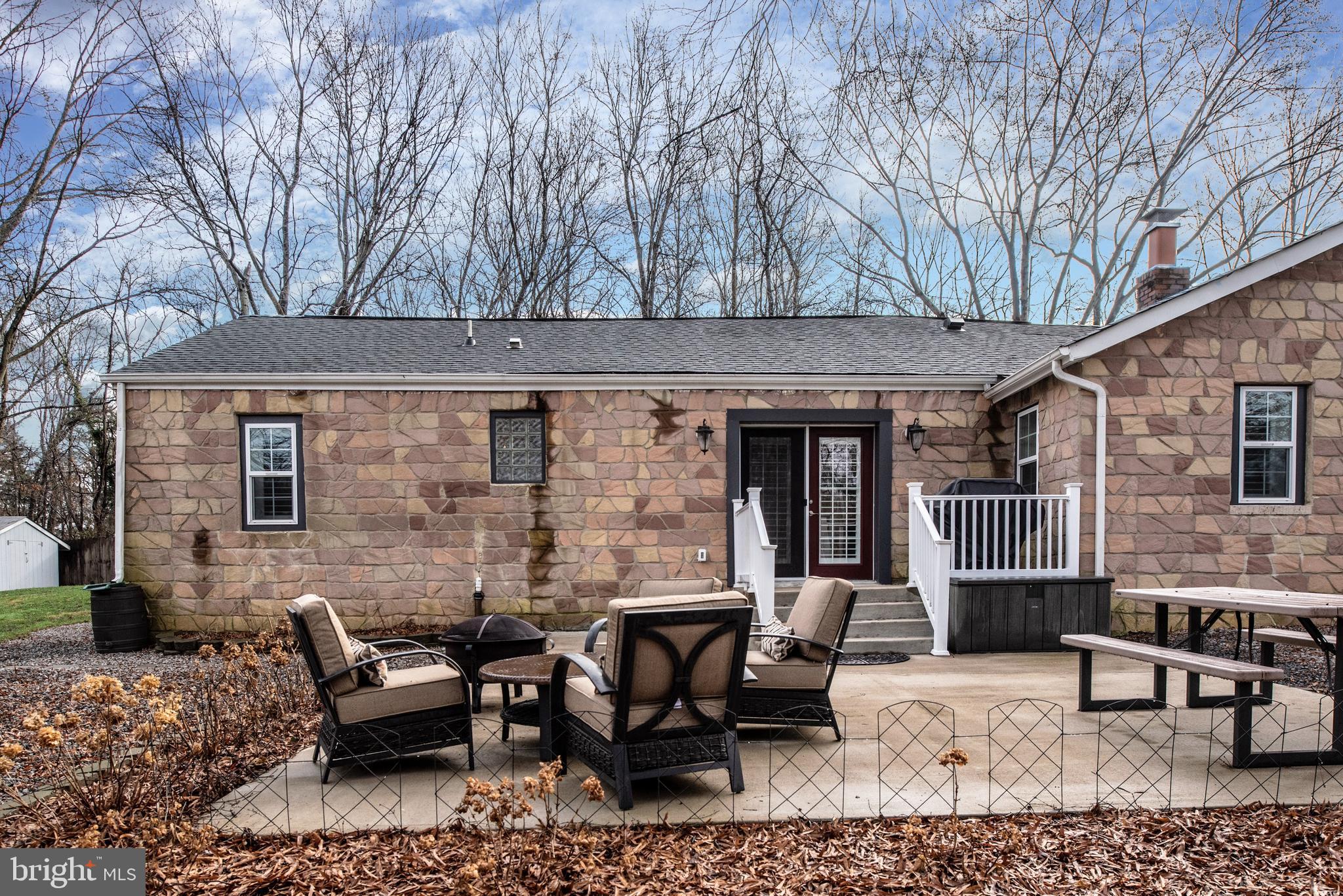 NINE OAKS - Residential