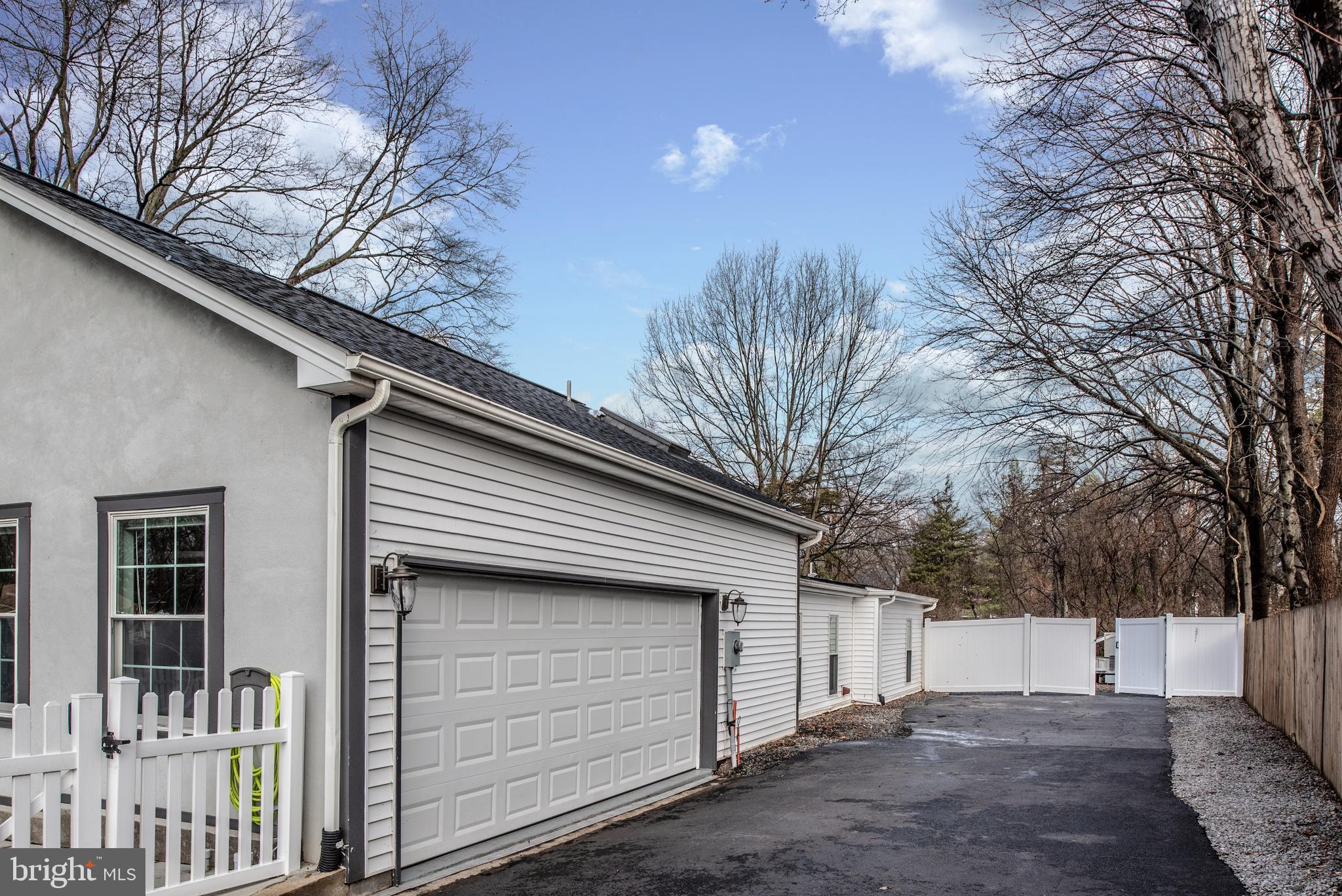 NINE OAKS - Residential