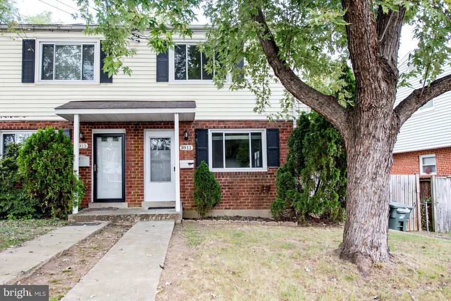 Nicely modernized duplex townhome NEAR 2 METROS! Fully renovated bathrooms and kitchen, Hardwood floors Energy Efficient Windows, Newer furnace & A/C. Driveway & Fenced yard. Close to major commuter routes (Duke St) and just minutes from King Street Metro & Eisenhower Ave Metro Stations. Pets case by case.