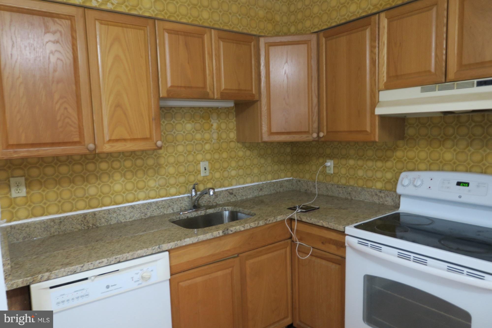 HUNTING RIDGE CONDOMINIUM - Residential Lease