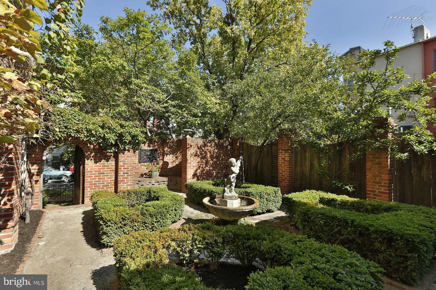 LOGAN CIRCLE - Residential