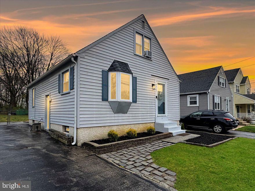 If you are looking for a great home in Brookhaven or Penn Delco SD this is a must see. Clean, move in ready and waiting for a new owner to create great memories. This home has been completed repainted, kitchen and bath updated and consists of 3 bedrooms and 1 bath. There is a huge unfinished basement with plenty of storage. Out back there is a large deep fenced in yard. This home is close to shopping, major highways and the airport. Easy commute to Philadelphia or Wilmington.