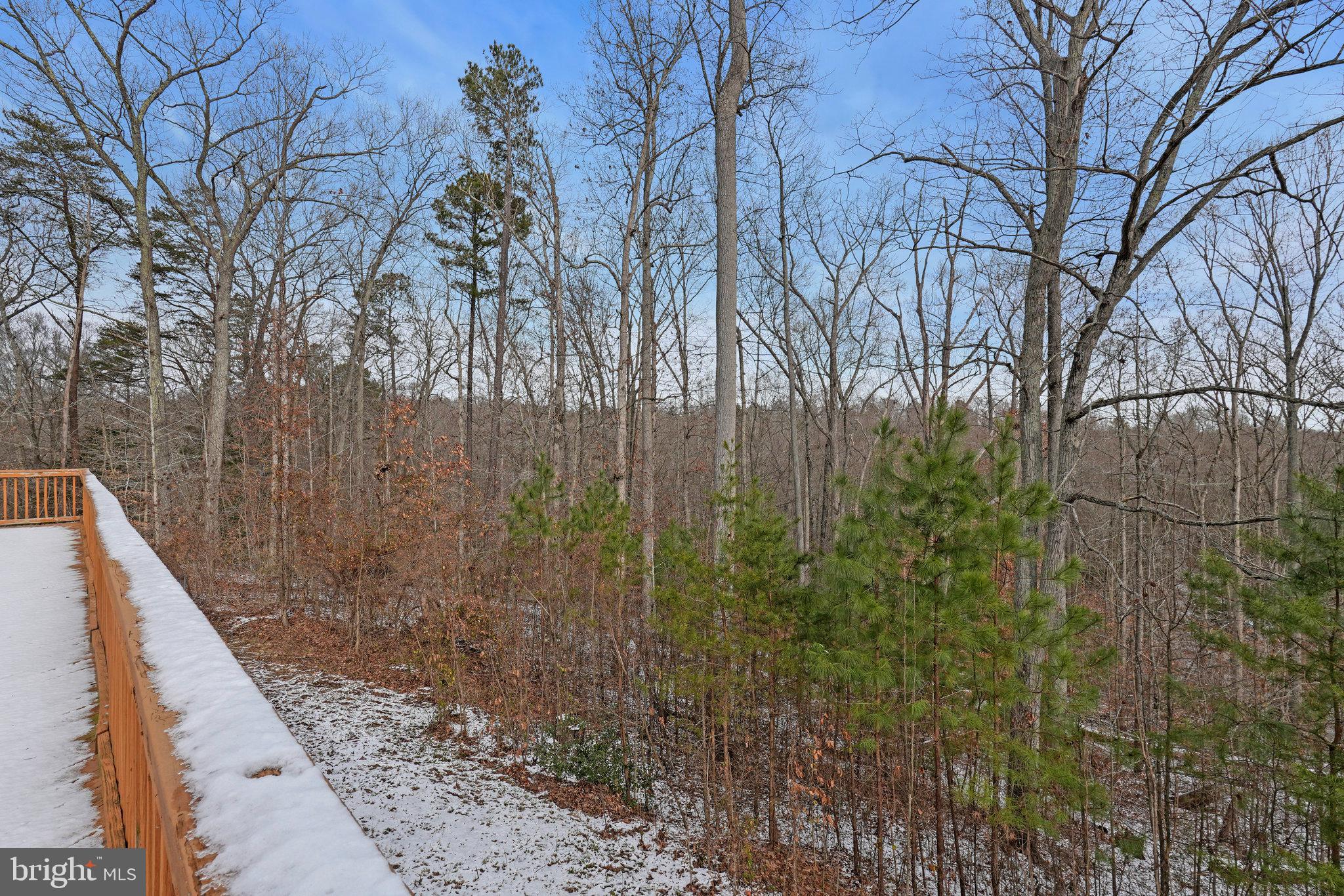 COUNTRY LAKES - Residential