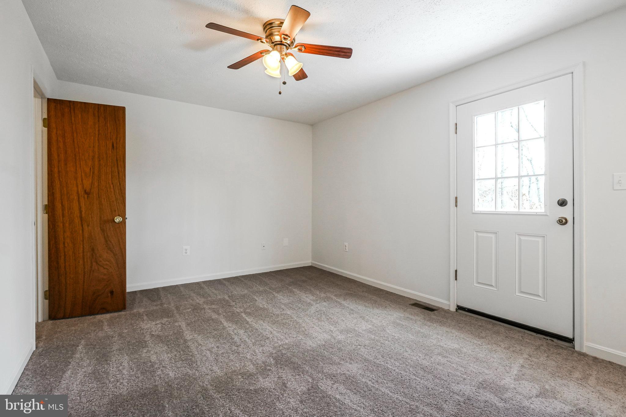 COUNTRY LAKES - Residential