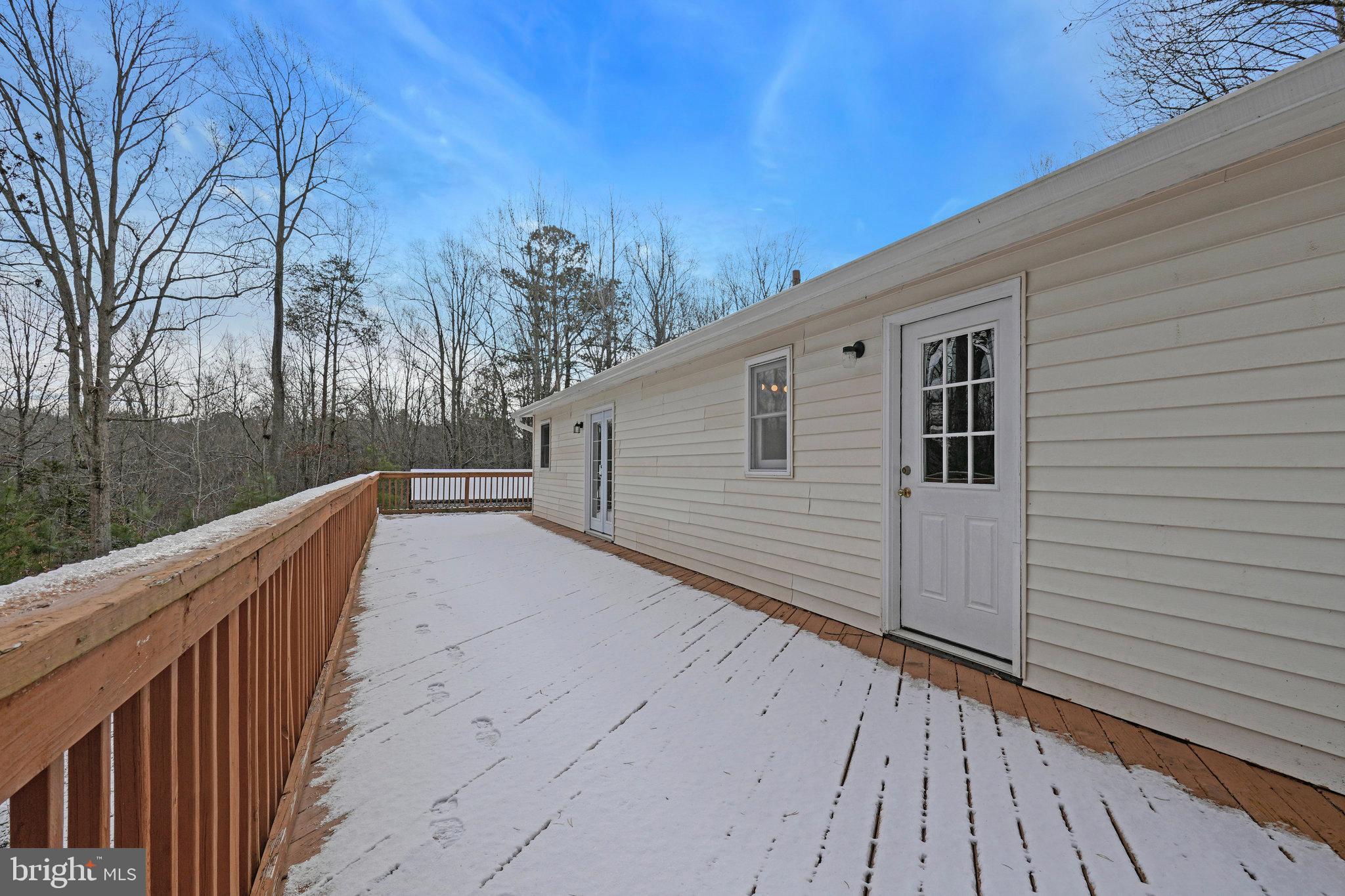 COUNTRY LAKES - Residential