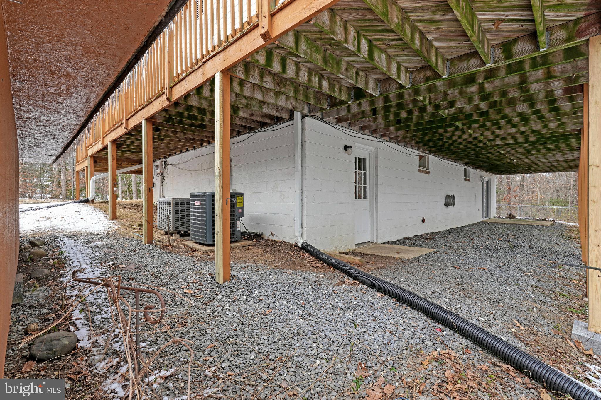 COUNTRY LAKES - Residential