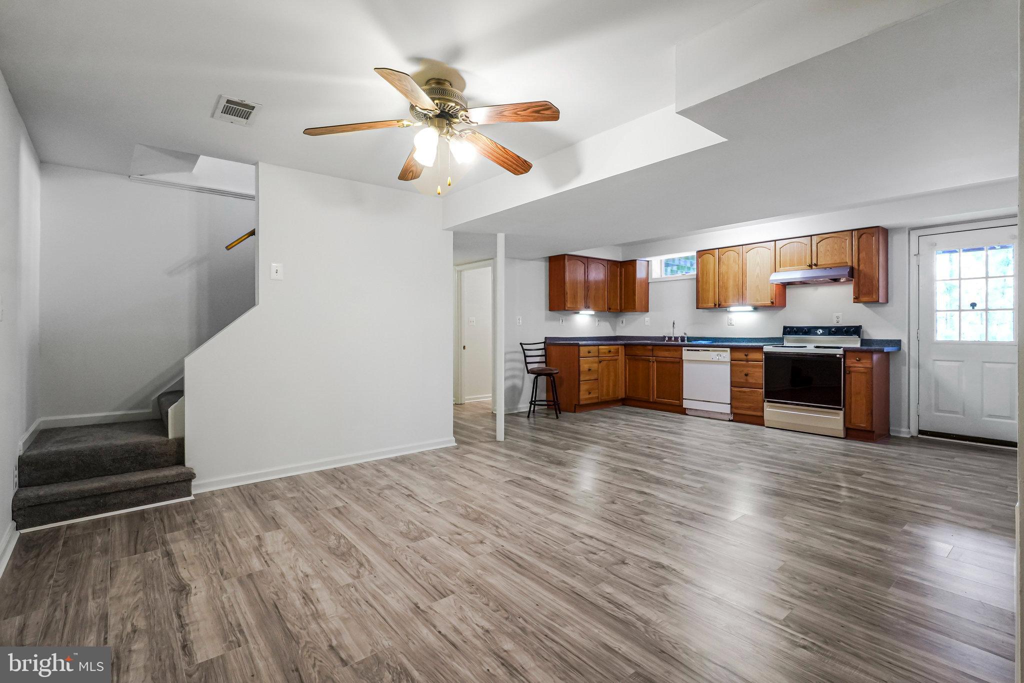 COUNTRY LAKES - Residential