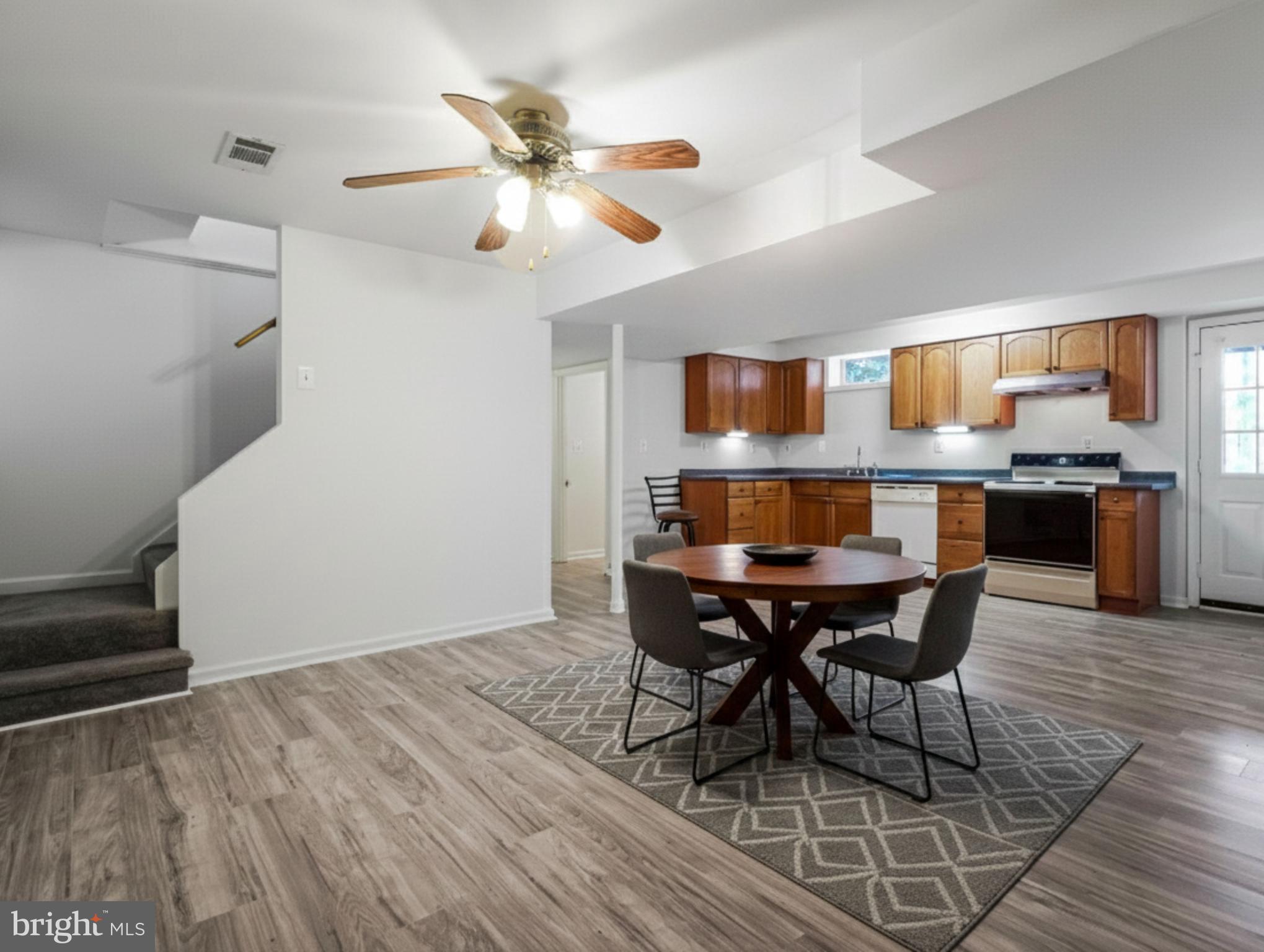 COUNTRY LAKES - Residential