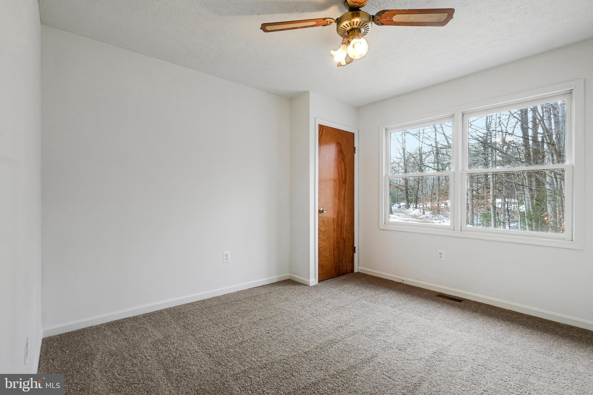 COUNTRY LAKES - Residential