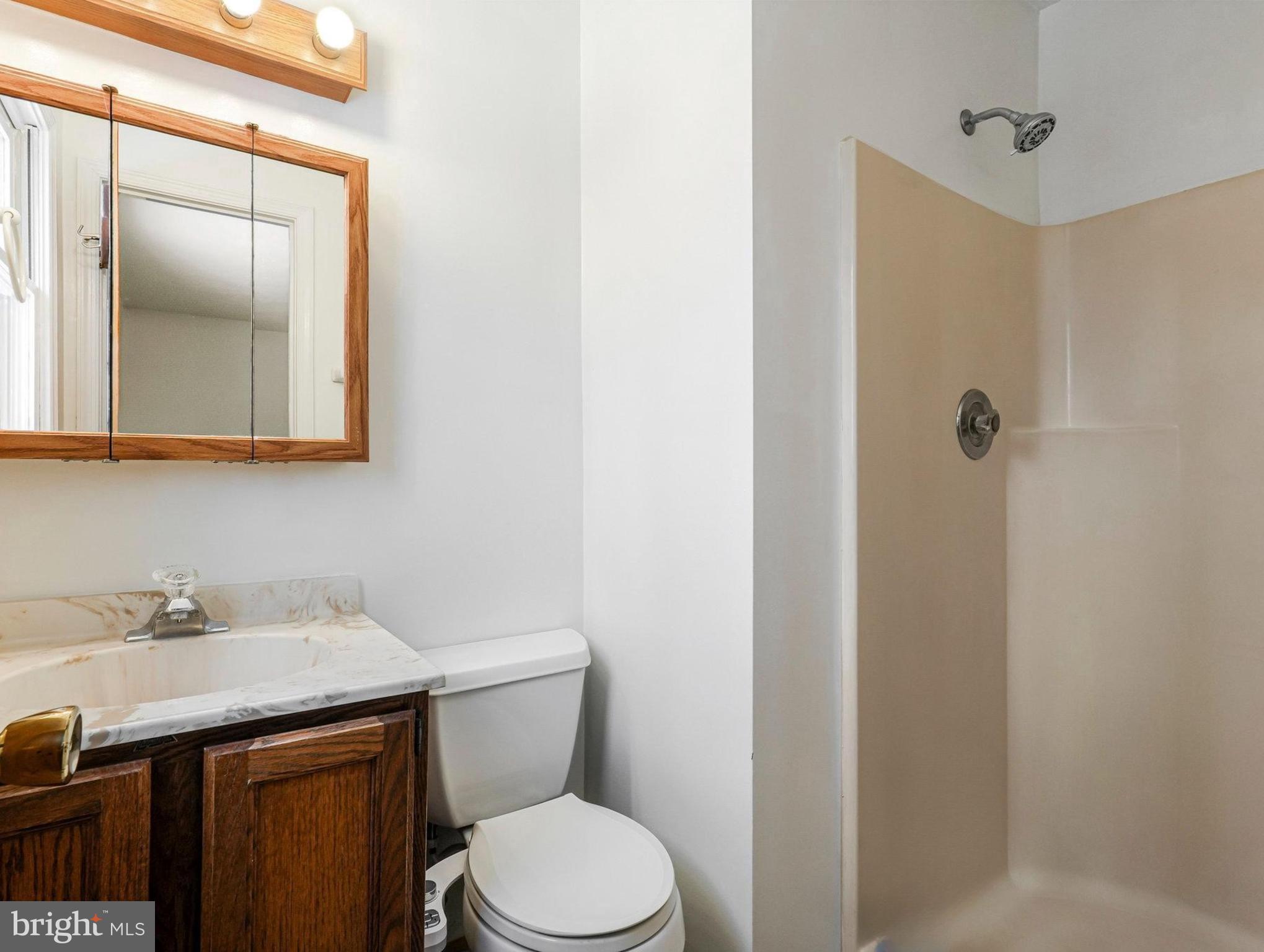 COUNTRY LAKES - Residential