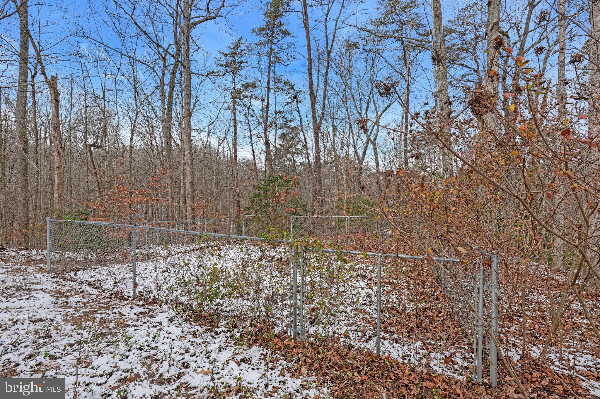 COUNTRY LAKES - Residential