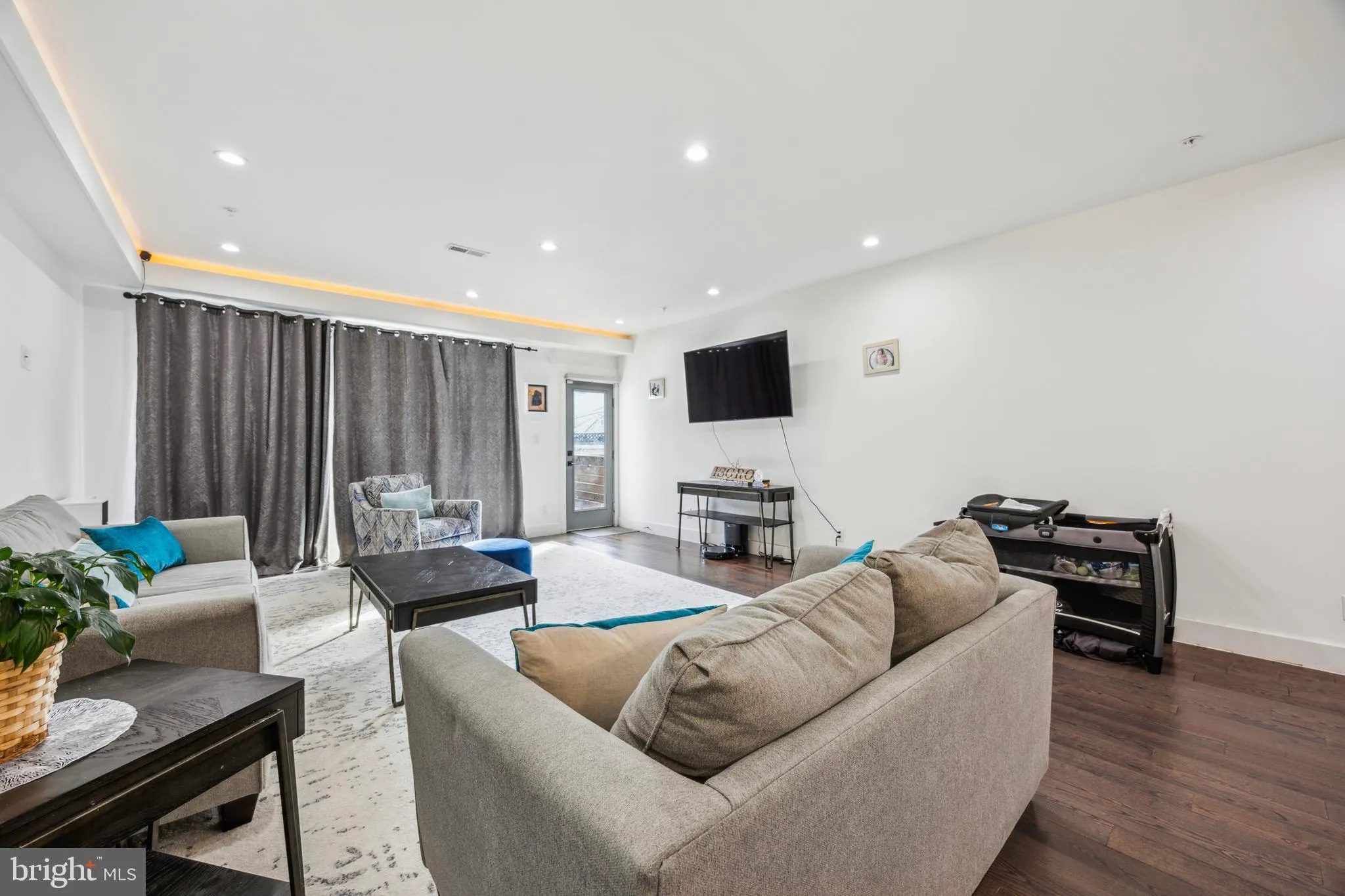 Philadelphia, Pennsylvania 19122, United States, 3 Bedrooms Bedrooms, ,3 BathroomsBathrooms,Residential,Active,13091
