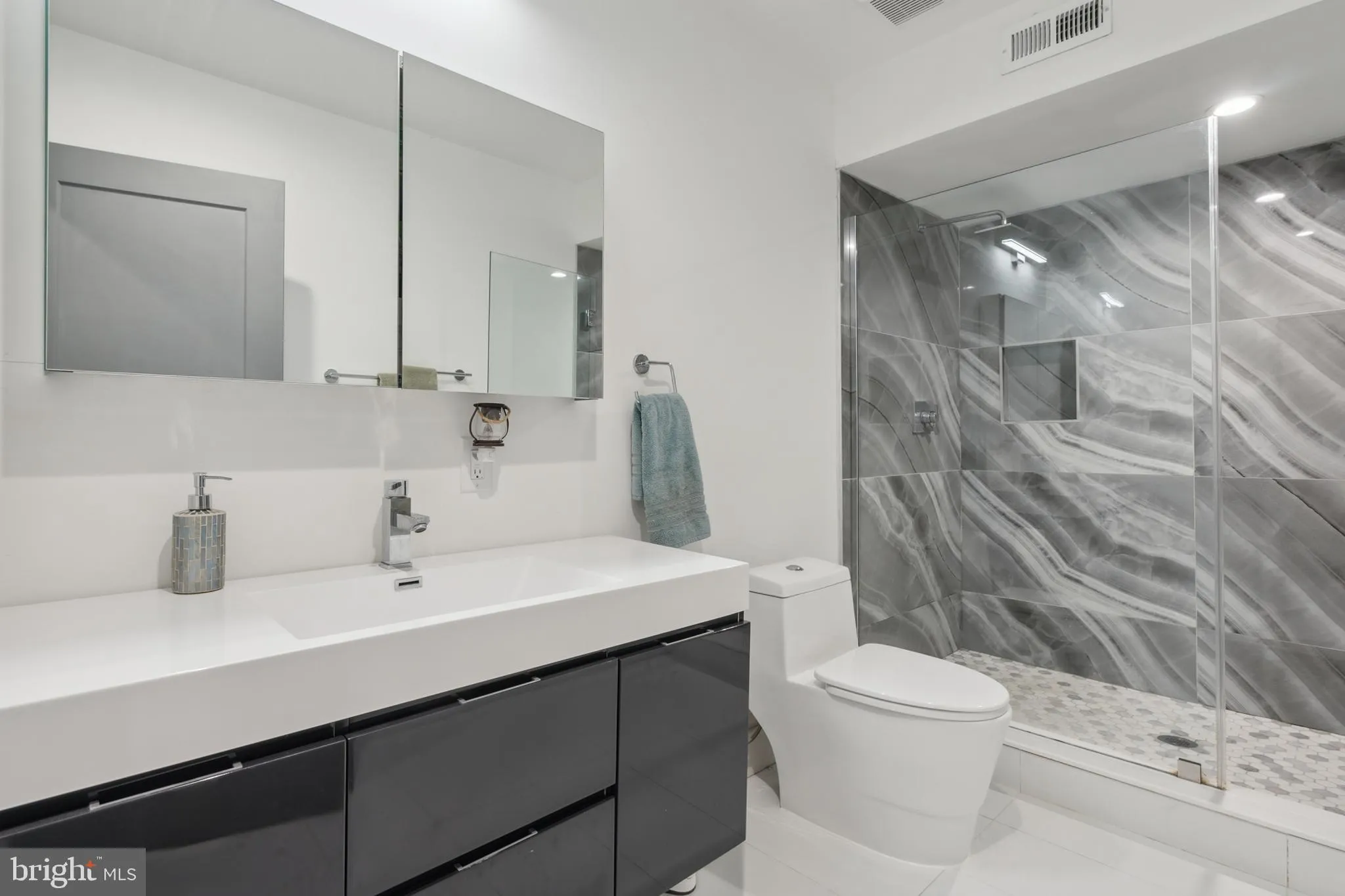 Philadelphia, Pennsylvania 19122, United States, 3 Bedrooms Bedrooms, ,3 BathroomsBathrooms,Residential,Active,13091