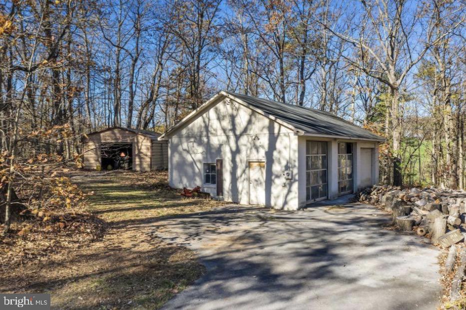 521 HIDDEN VALLEY LANE