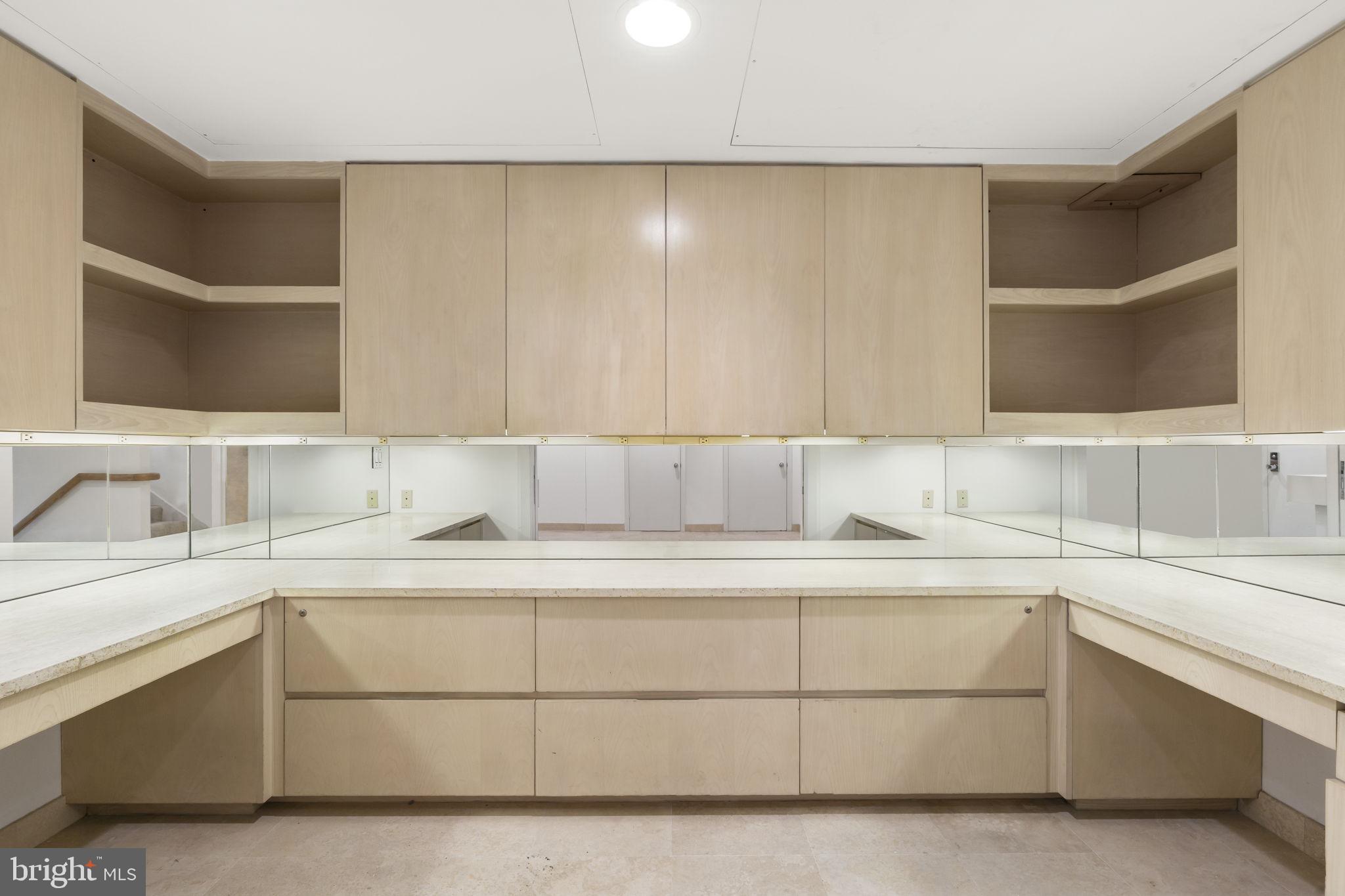 LOGAN SQUARE - Residential