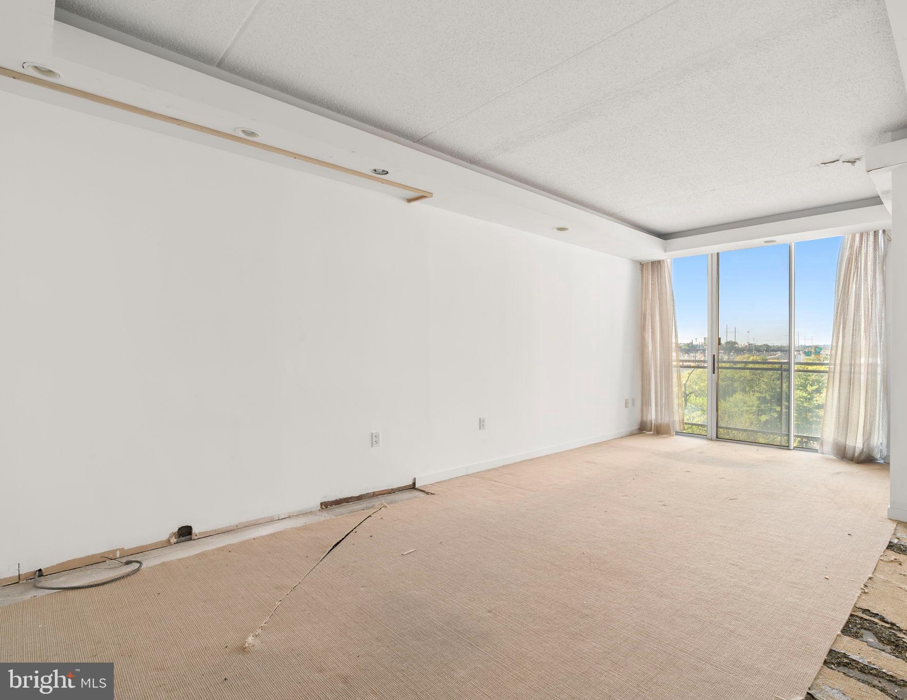 LOGAN SQUARE - Residential