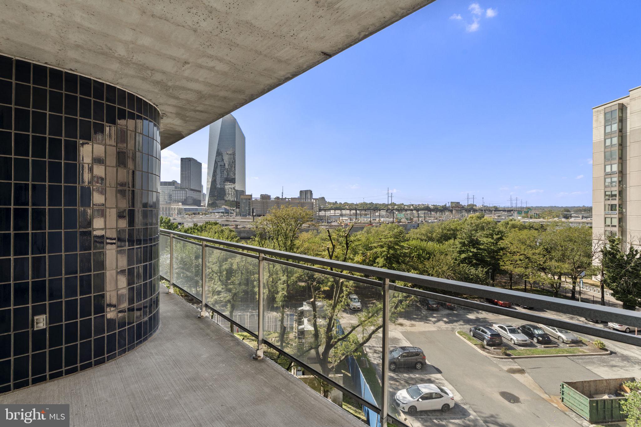 LOGAN SQUARE - Residential