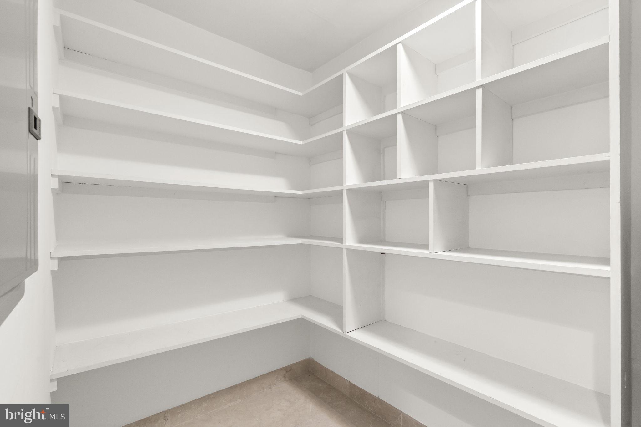 LOGAN SQUARE - Residential