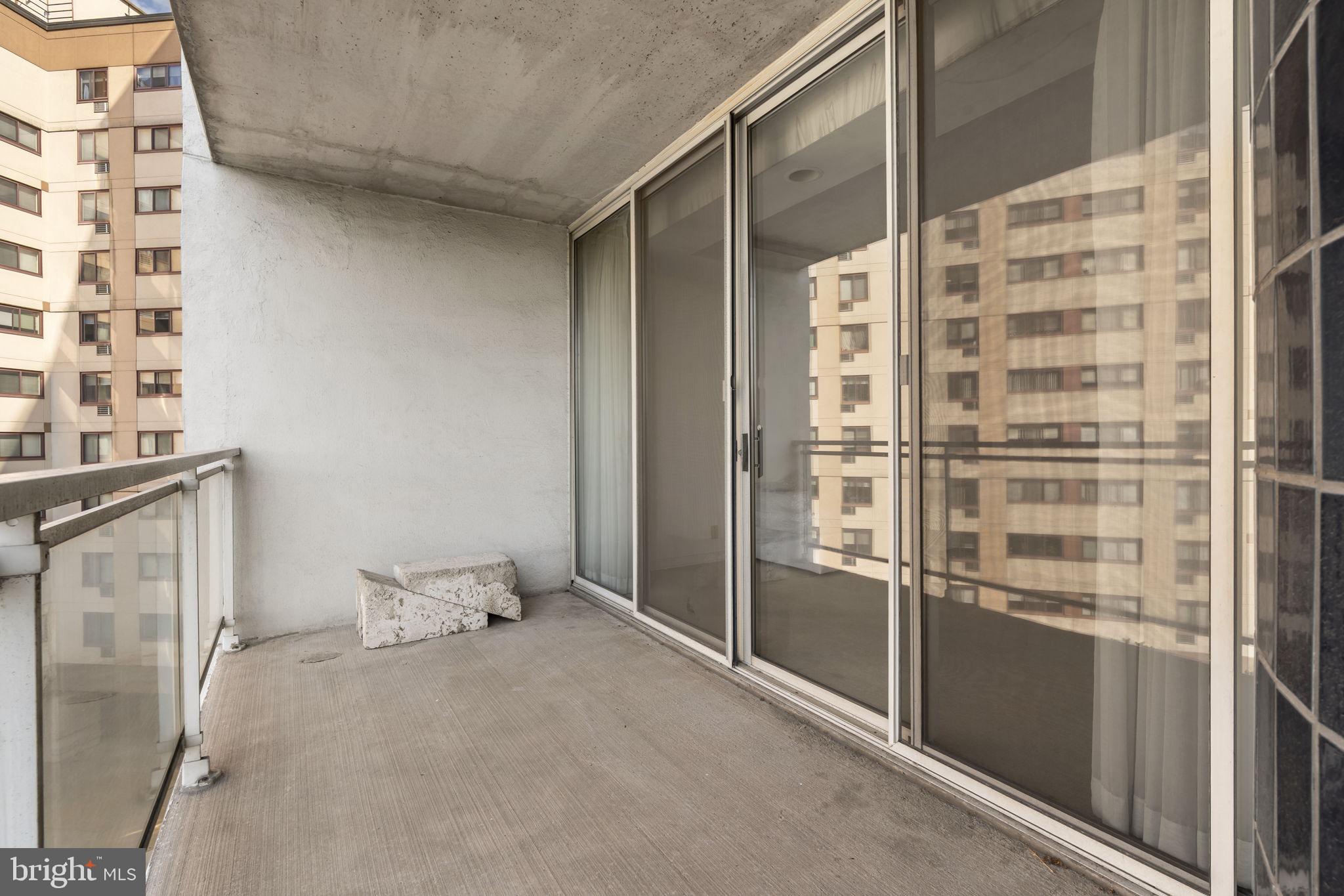 LOGAN SQUARE - Residential