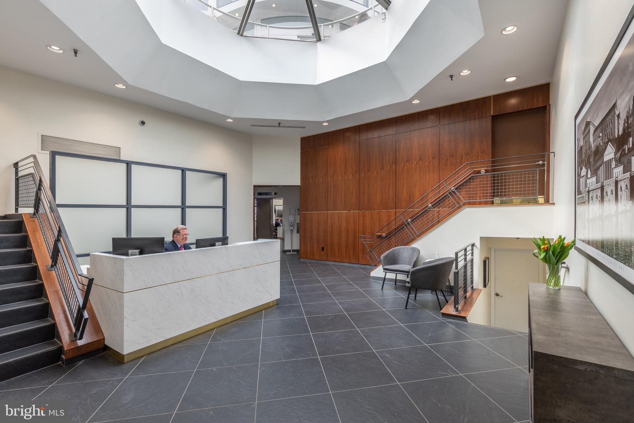 LOGAN SQUARE - Residential