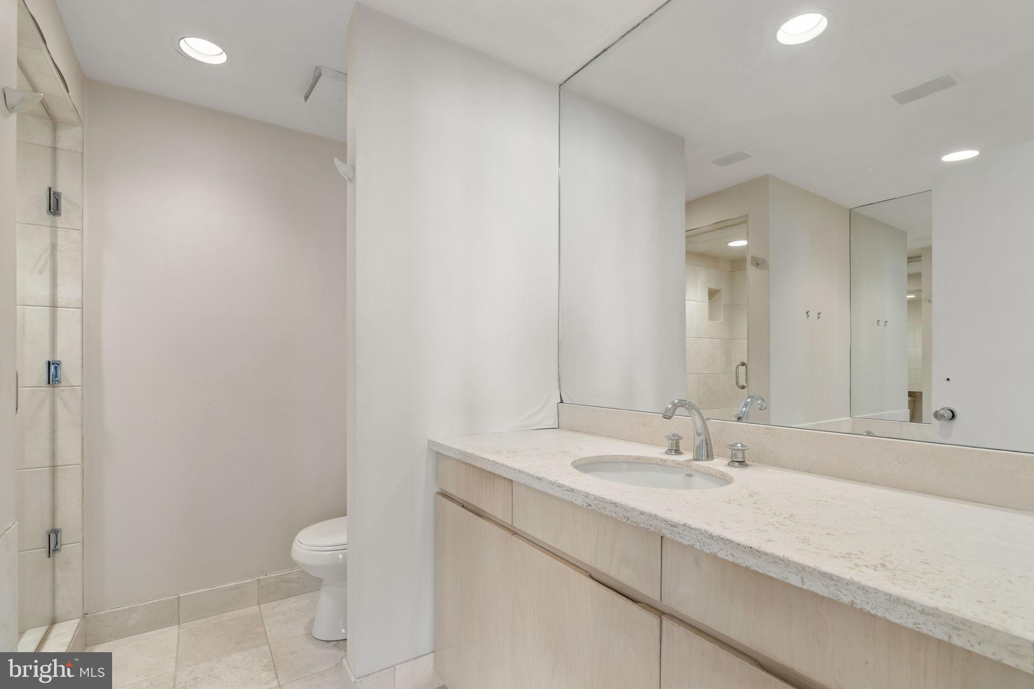 LOGAN SQUARE - Residential