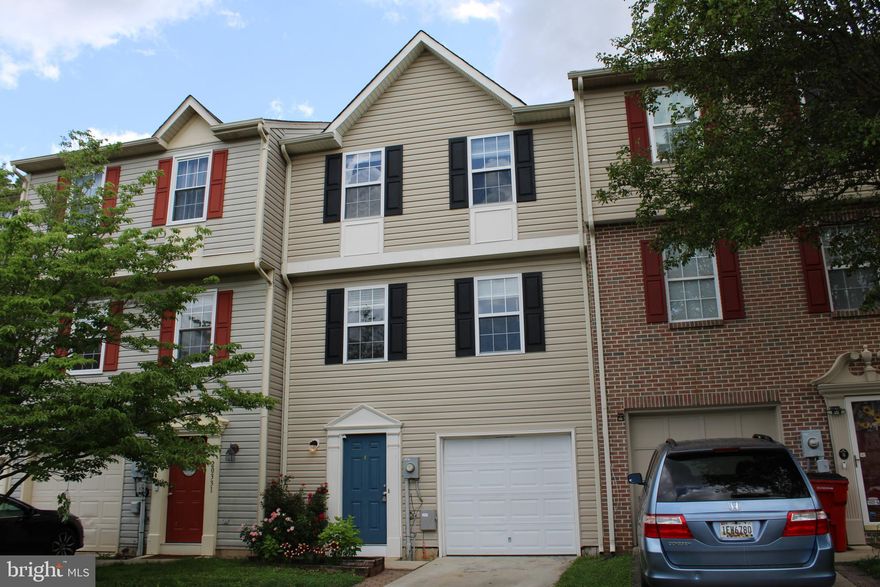 Large Town Home in Robins Glenn completely remodeled. Hardwood flooring, stainless steel appliances, granite counter tops.  Open floor plan. Finished basement leading out to back yard. Attached agarage. Close to shopping, restaurants and main corridors. Pets are case by case, breed restrictions, extra monthly fee for pet and pet deposit required. 620 or higher credit score.