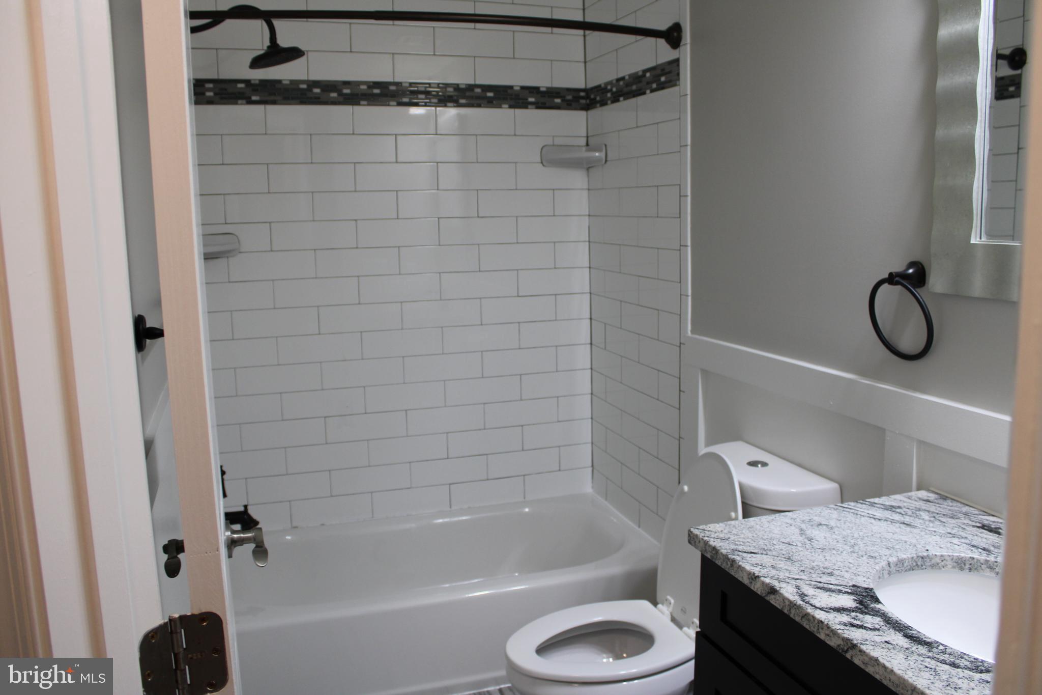 ROBINS GLENN - Residential Lease