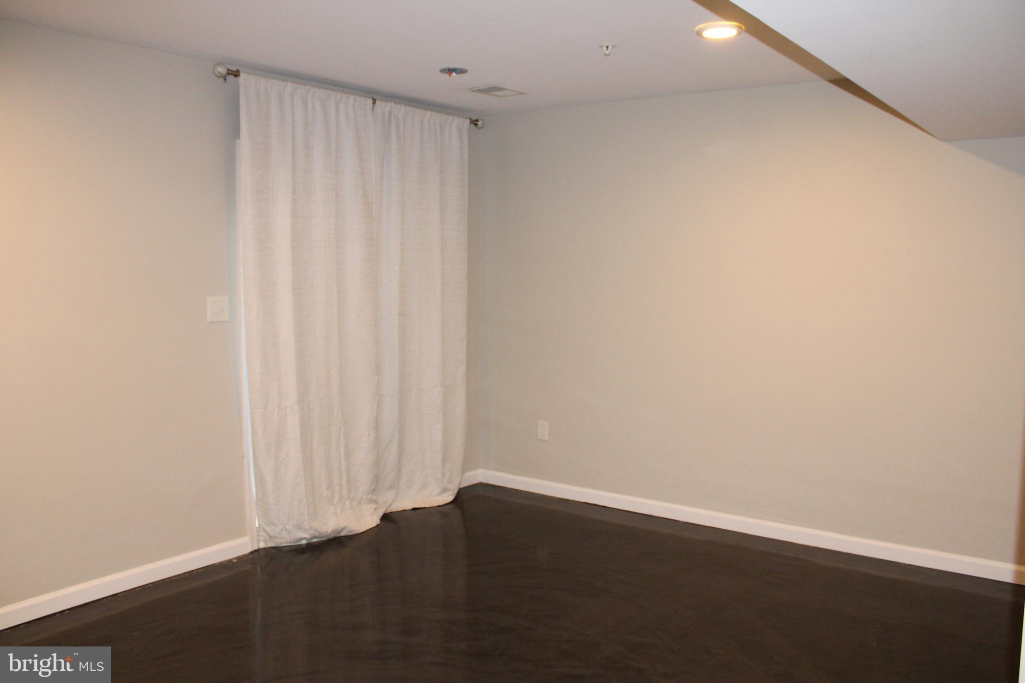 ROBINS GLENN - Residential Lease