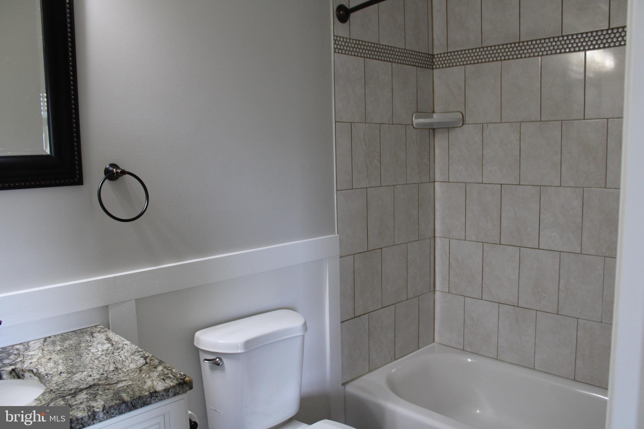 ROBINS GLENN - Residential Lease