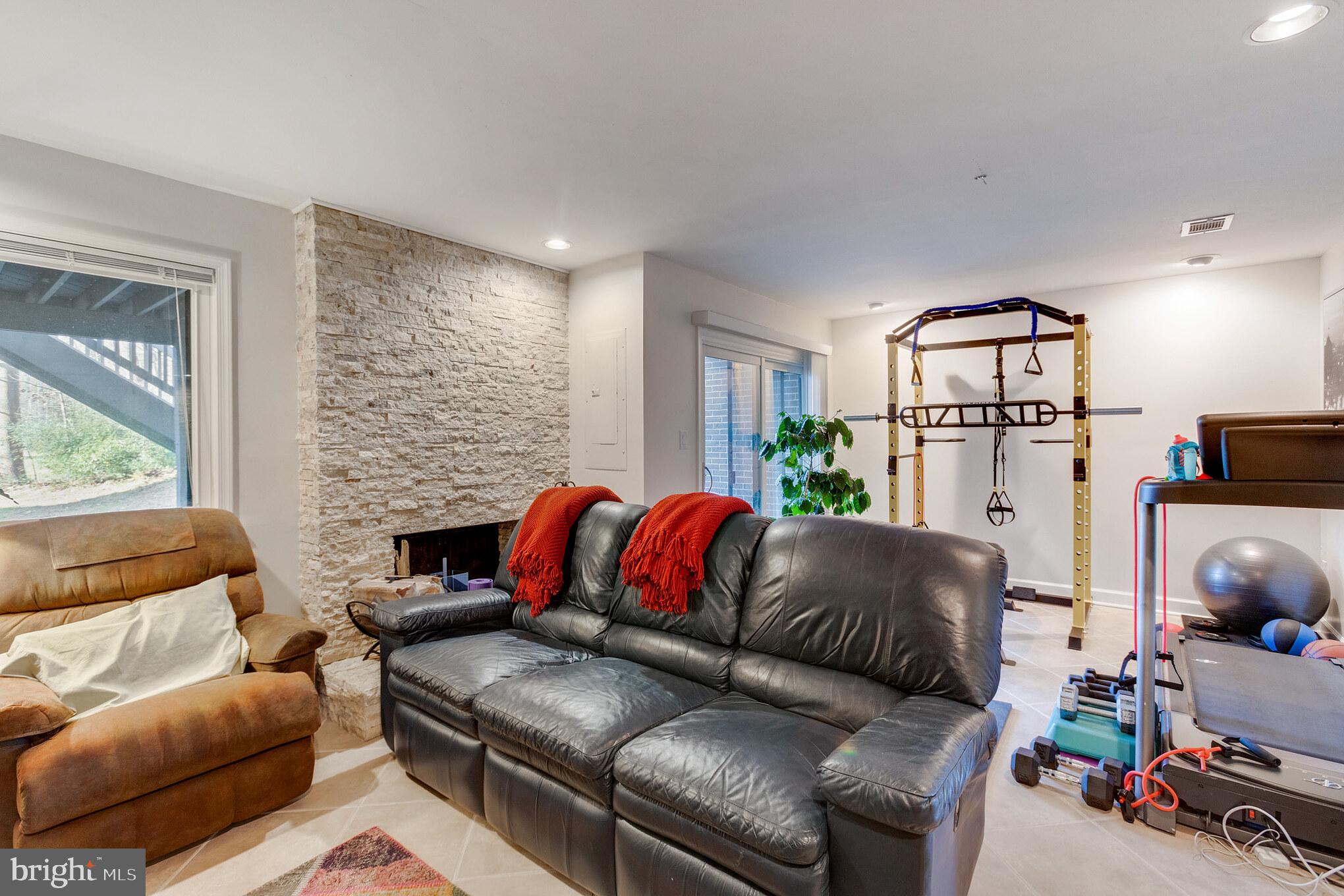 GLENCOURSE - Residential Lease