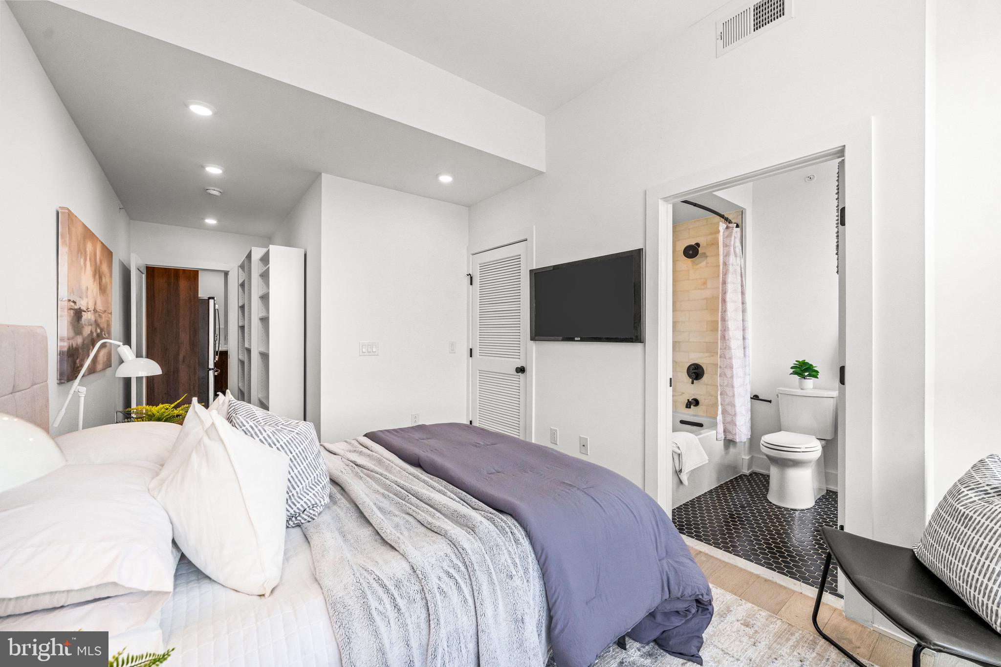 GRADUATE HOSPITAL - Residential