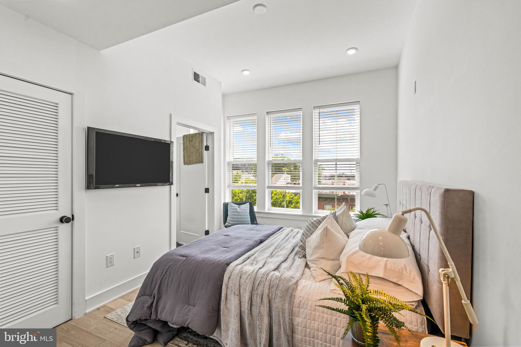 GRADUATE HOSPITAL - Residential