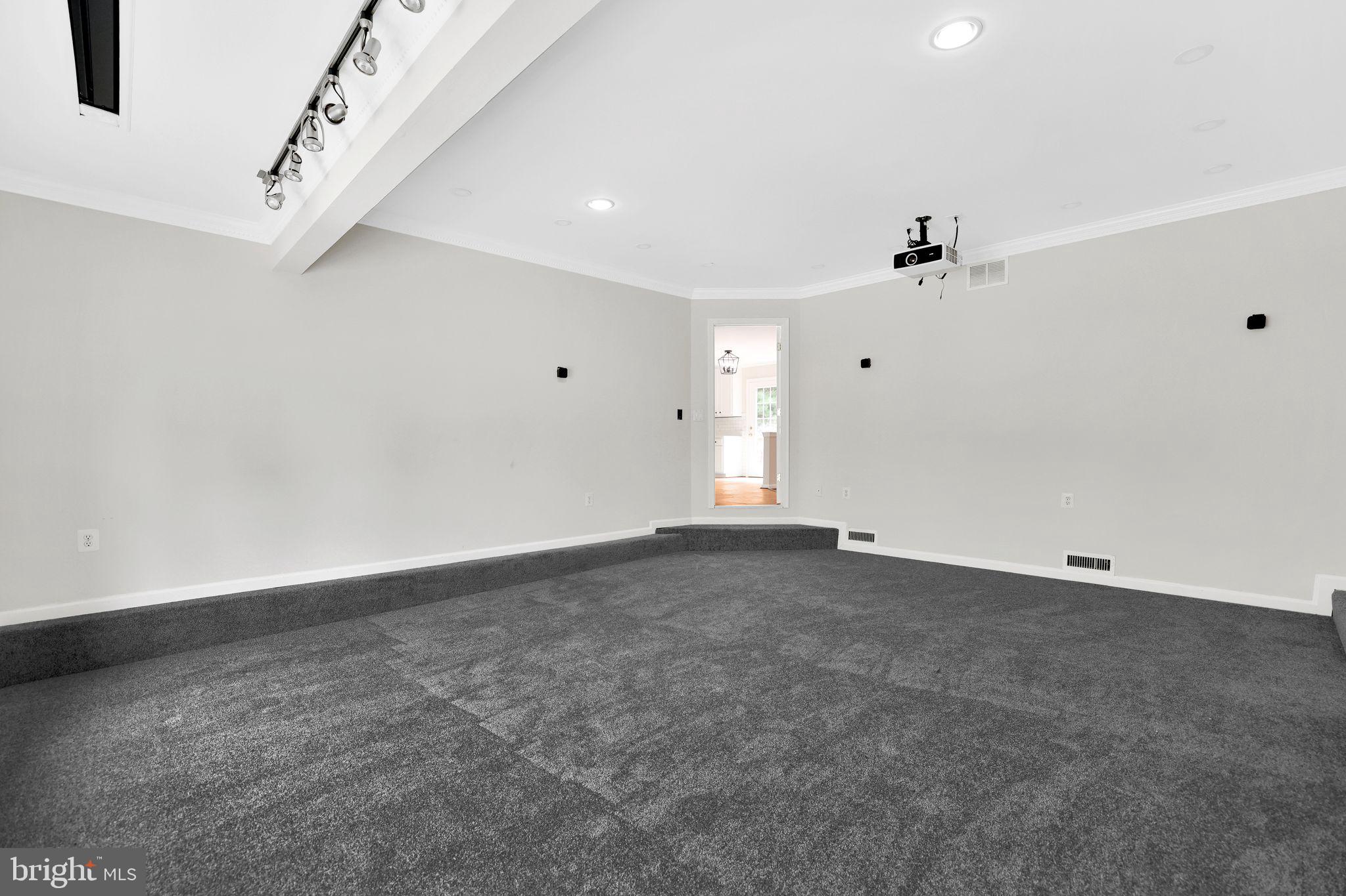 OAK GROVE APARTMENTS - Residential