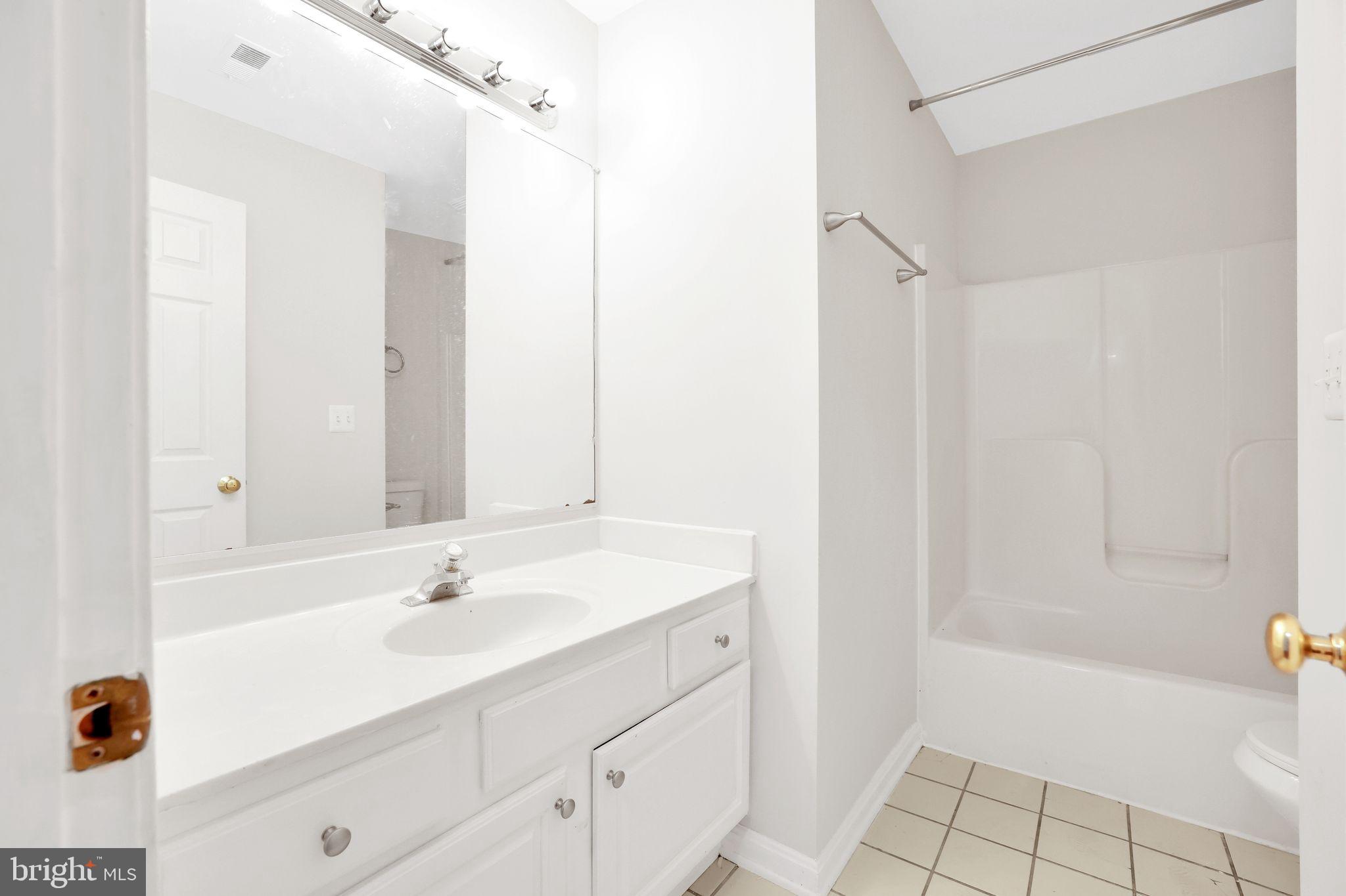 OAK GROVE APARTMENTS - Residential