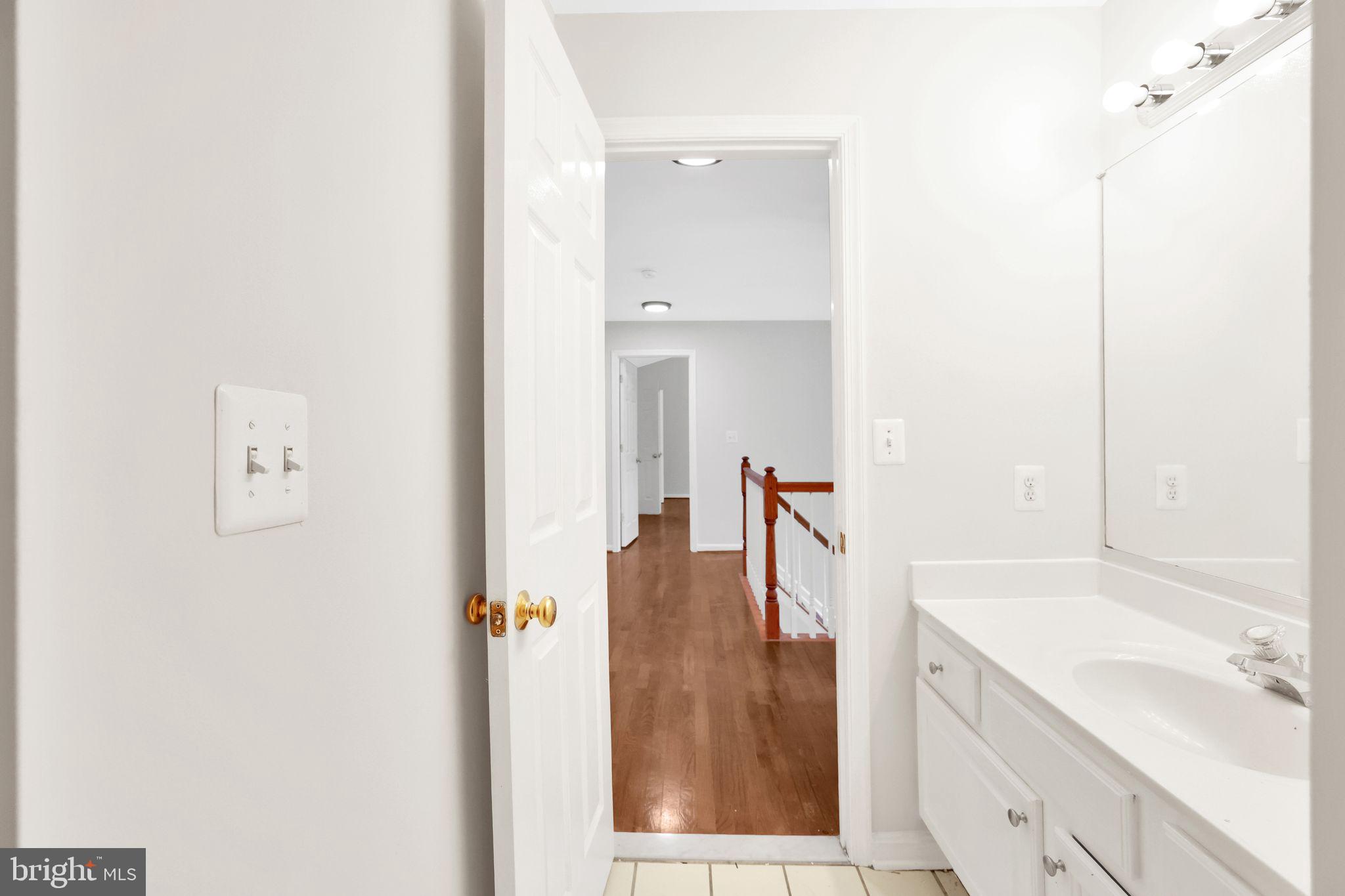 OAK GROVE APARTMENTS - Residential