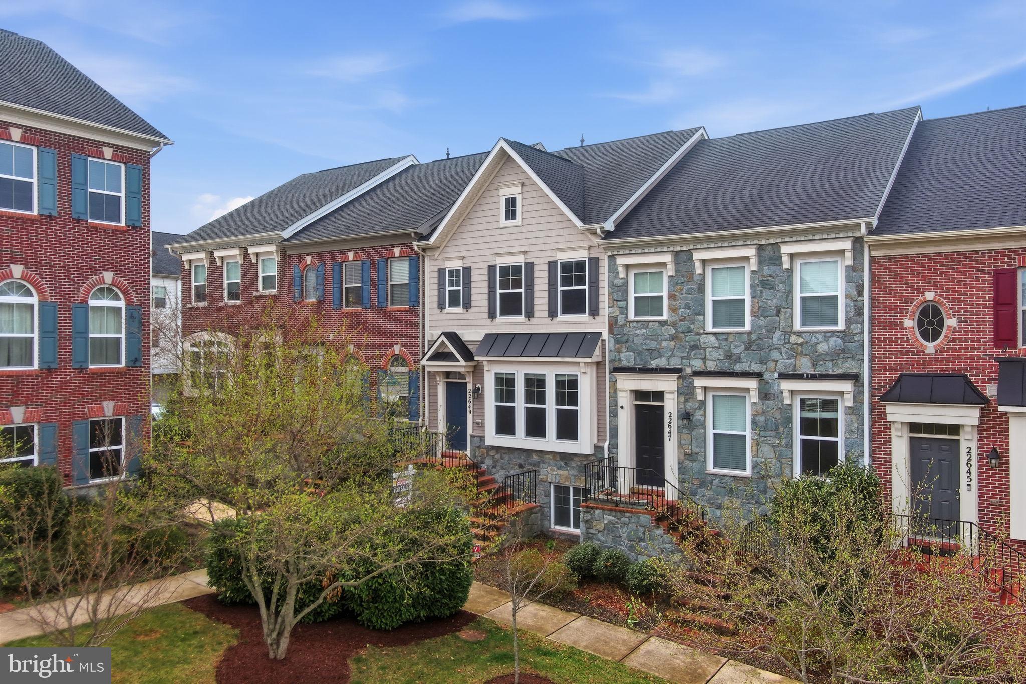 22649 MAJESTIC ELM COURT