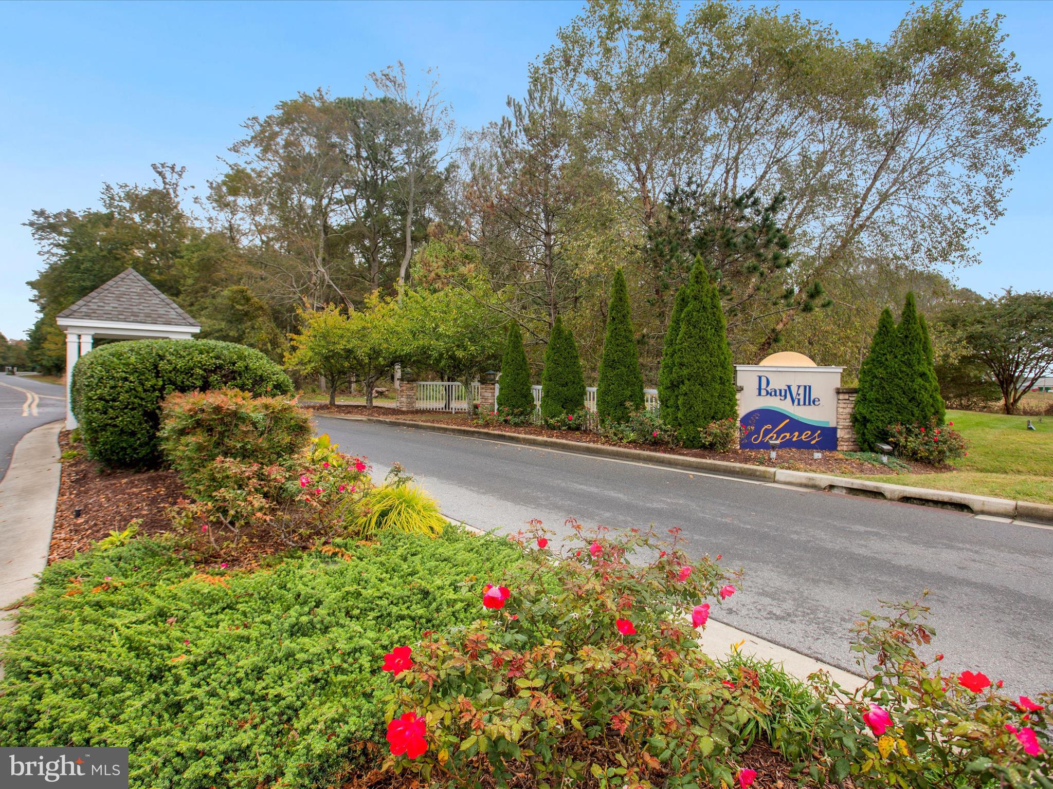 BAYVILLE SHORES - Residential