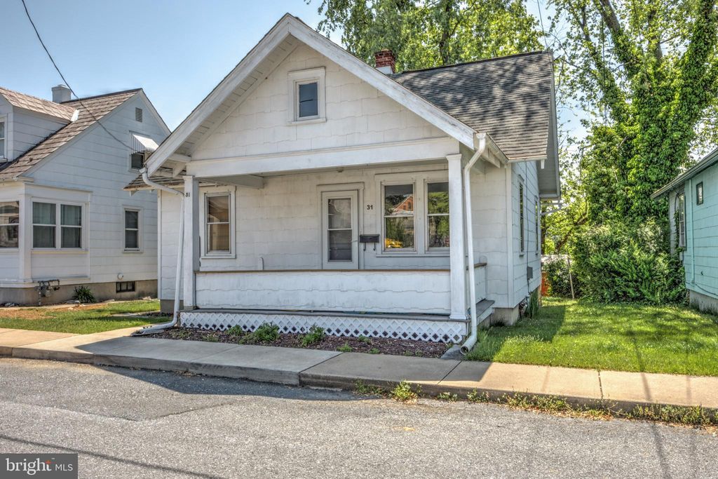 Photo of 31 LOGAN AVE, MANHEIM, PA 17545 (MLS # PALA2035108)