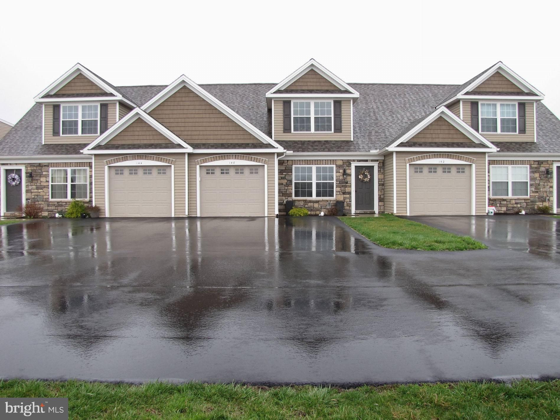 STONEYBROOK OF ELIZABETHTOWN - Residential