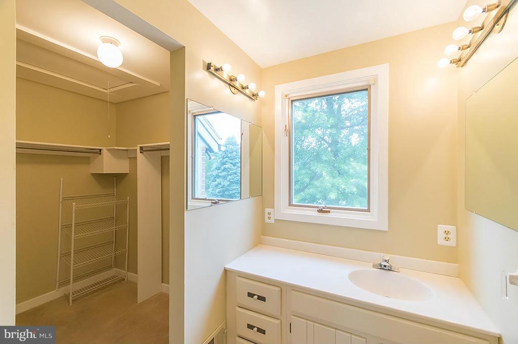 WILLOWDALE - Residential