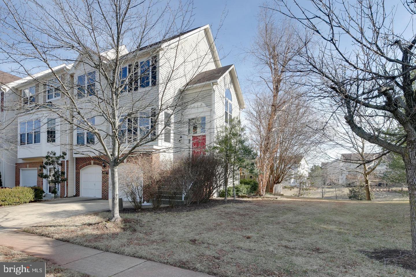 ASHBURN VILLAGE - Residential Lease