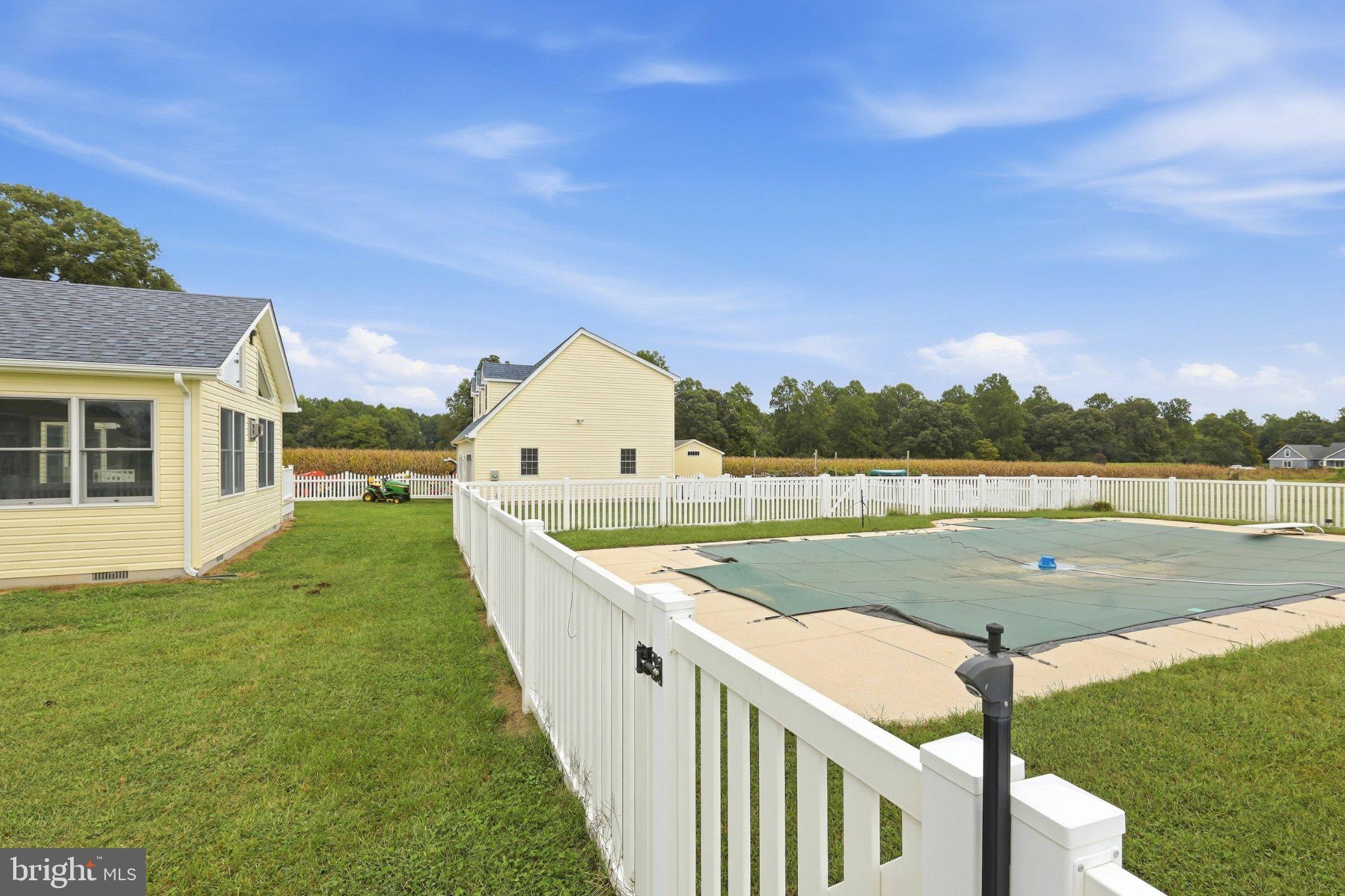 6453 GRIFFITH LAKE DRIVE