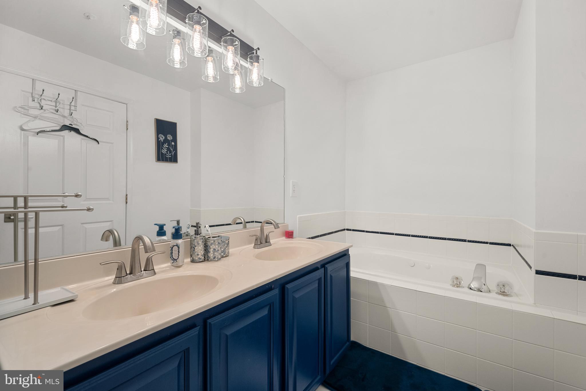 ASHBURN FARM - Residential