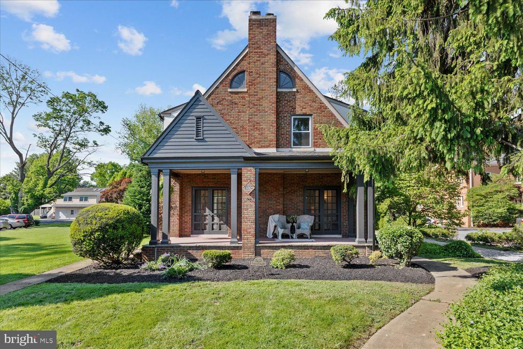 Photo of 1039 Columbia Avenue, Lancaster, PA 17603 (MLS # PALA2051358)