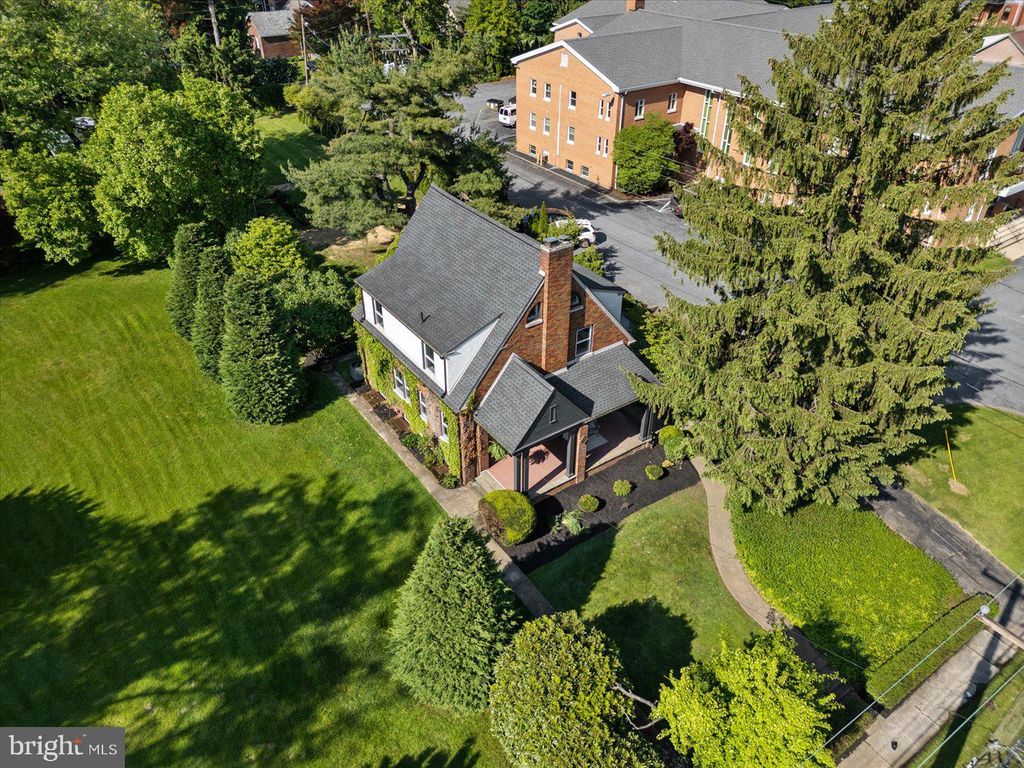 Photo of 1039 Columbia Avenue, Lancaster, PA 17603 (MLS # PALA2051358)