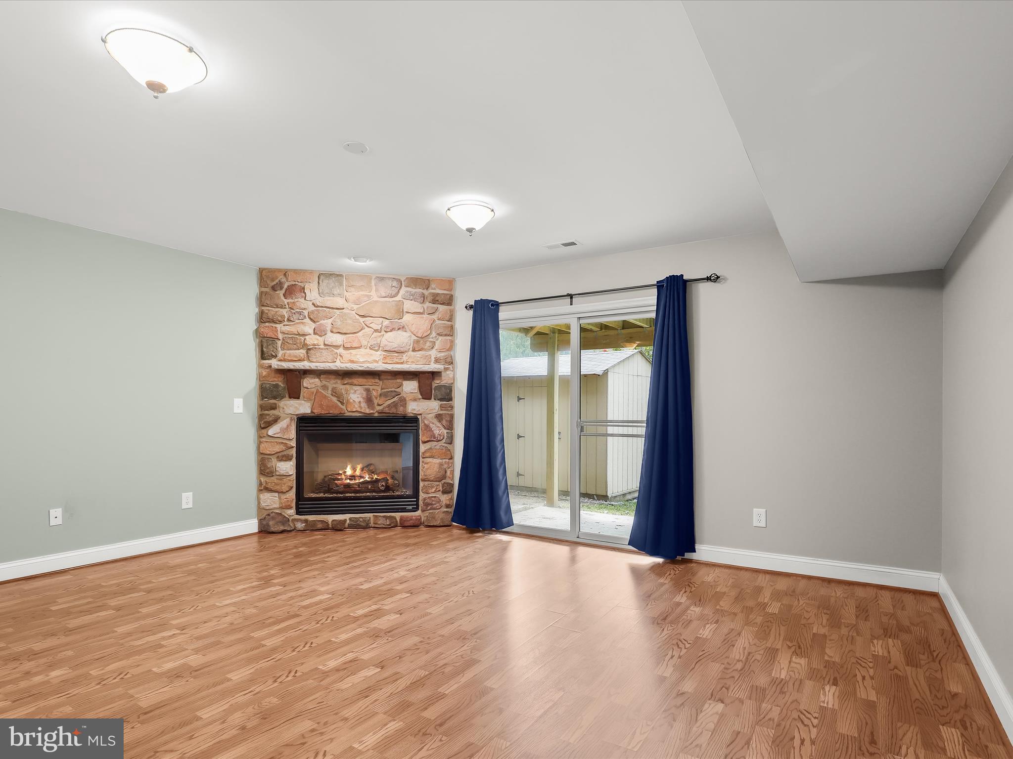 CARROLLTON MANOR - Residential Lease